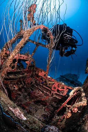 Simon Lorenz explores Bikini Atoll