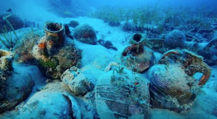 2,000 Year Old Roman Shipwreck - Pottery Underwater